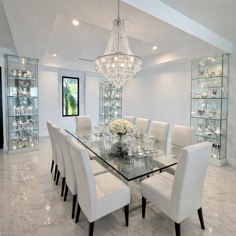 VIRTUALLY Staged Dining Room