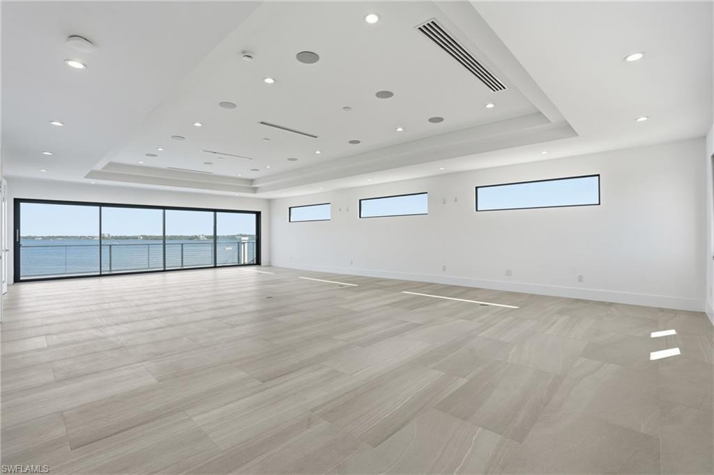 Giant 3rd Floor Bonus Room with Unlimited Options.