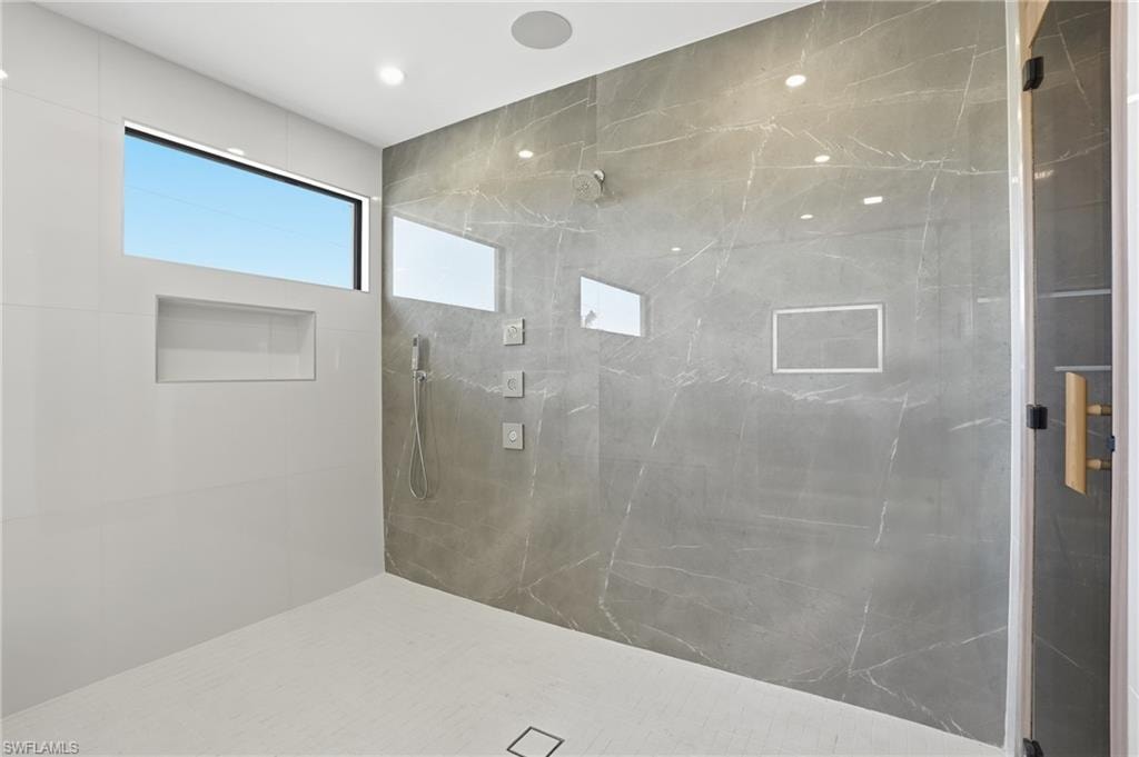 Master Shower with multiple water zones.