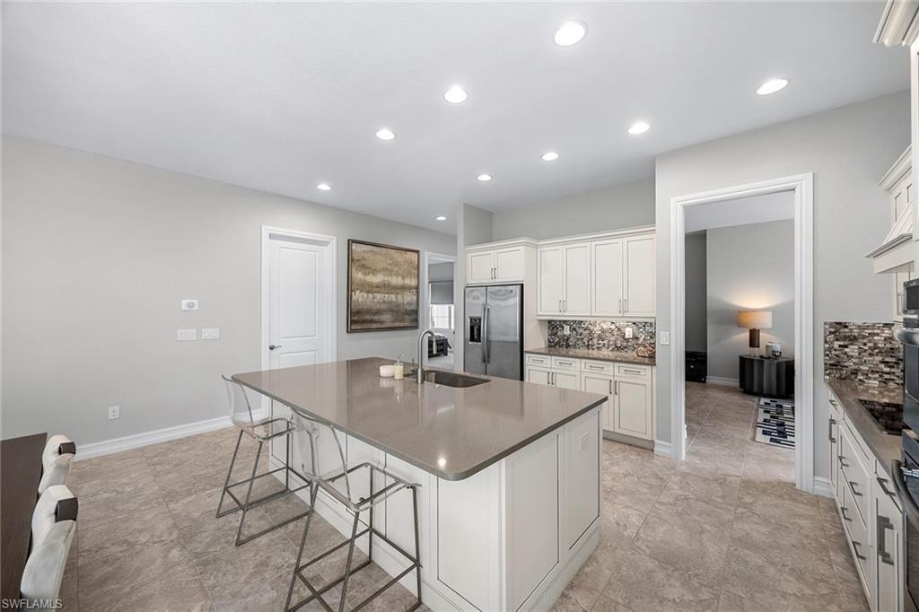 7825 Hawthorne DR 2103 photo 13