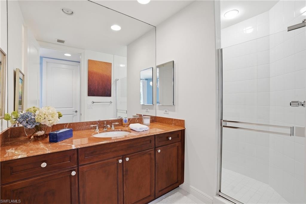 Ensuite Bathroom 1