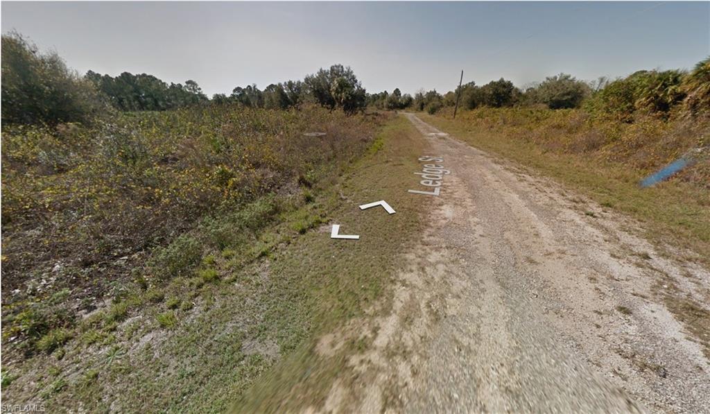 View of dirt / gravel road