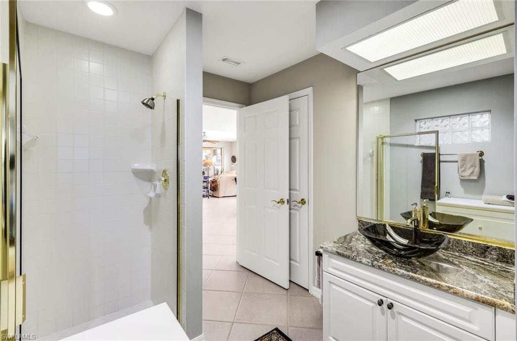 26241 Devonshire CT 103 photo 23