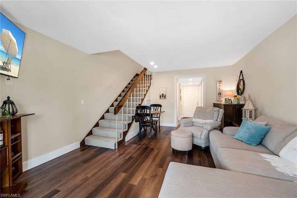 87 Collier BLVD J15