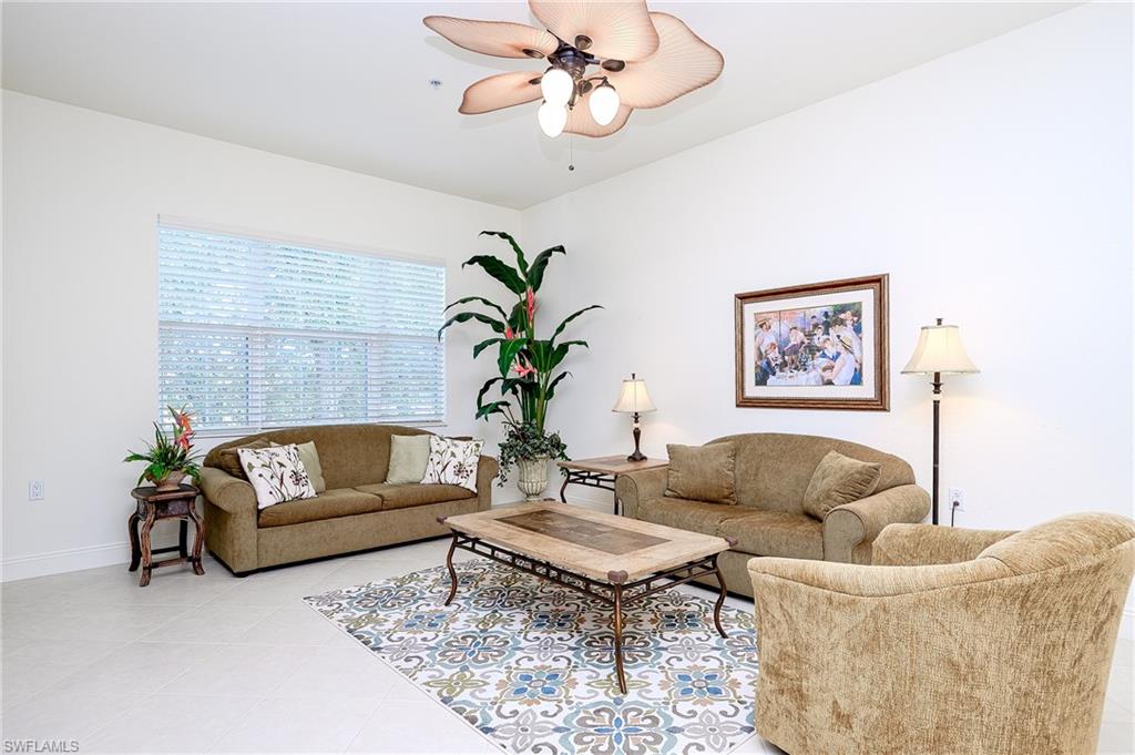 Open Floor Plan GREAT for when the whole family is around.  Plenty of room for EVERYONE!