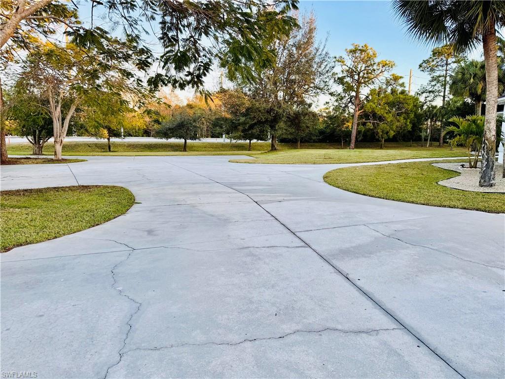 View of property's community featuring curved driveway