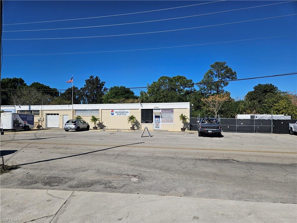View of commercial location with uncovered parking