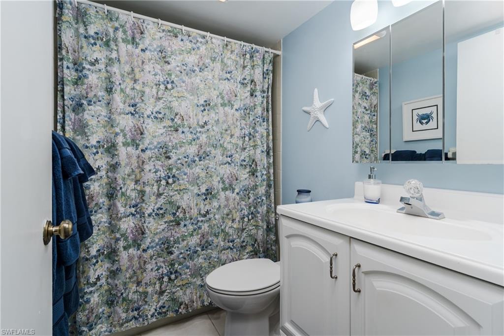 Main bath with tub/shower