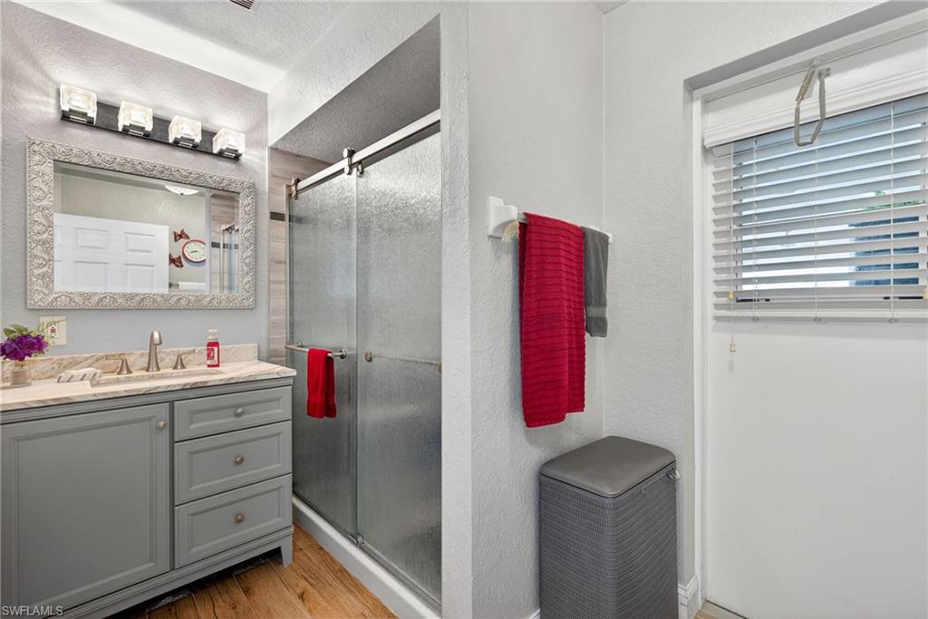 Guest -Lani Bathroom