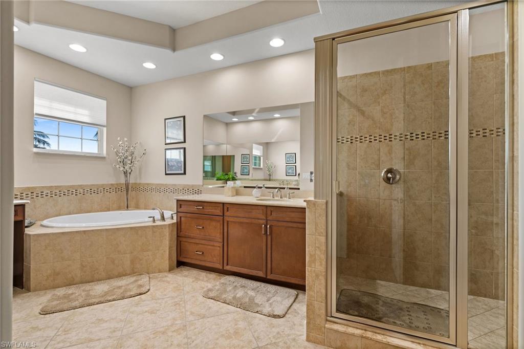 nice deep tub for those relaxing nights