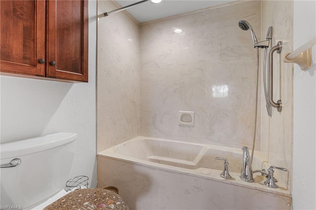 En suite includes walk-in closet, double vanity, and separate water closet with combined shower/soaking tub