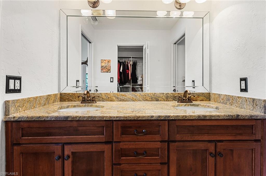 En suite includes walk-in closet, double vanity, and separate water closet with combined shower/soaking tub