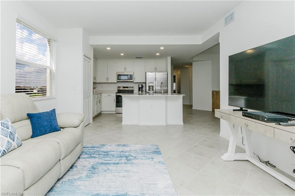 5527 DOUBLE EAGLE CIR 3828