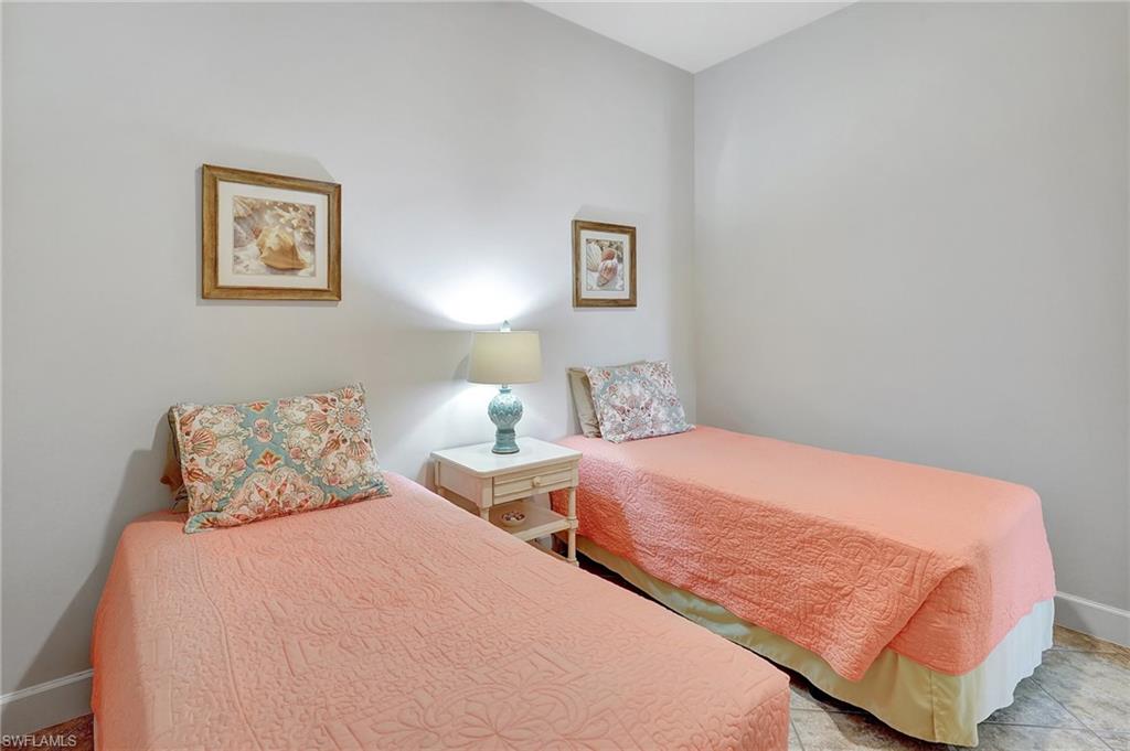 2 twin beds