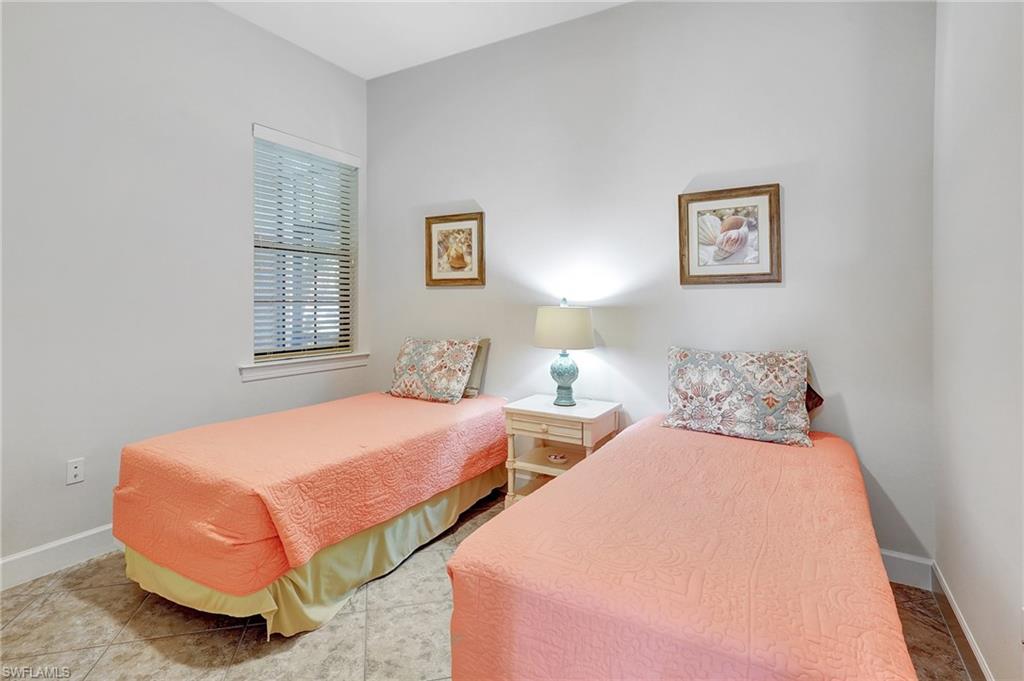 2 twin beds
