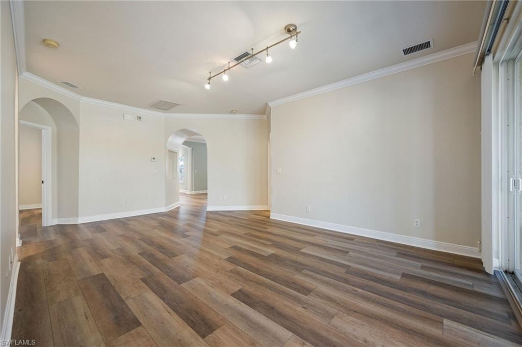 5550 Berkshire DR 202 photo 9