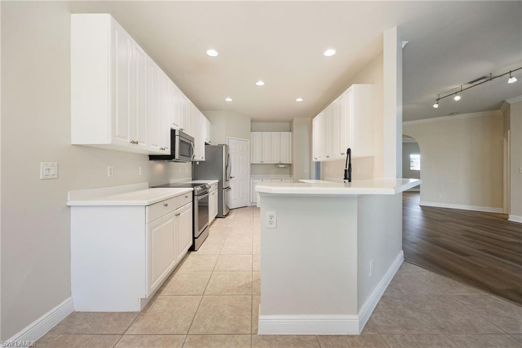 5550 Berkshire DR 202 photo 10