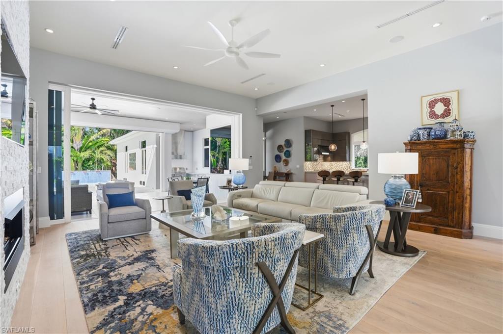 Indoor outdoor living to your large lanai