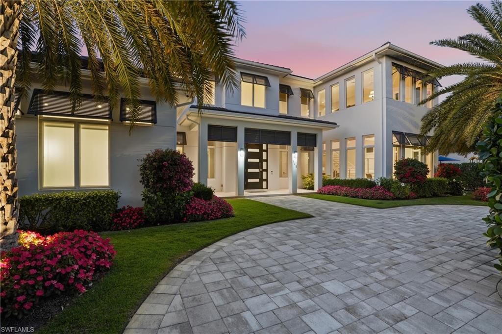 725 Harbour DR