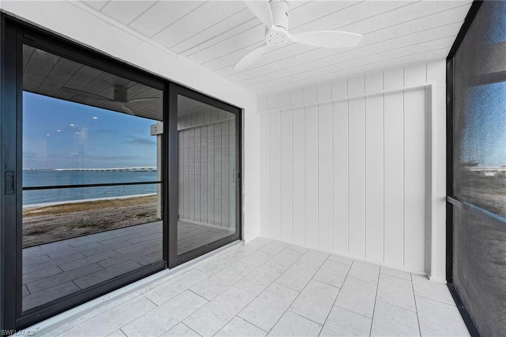 A front-row seat to peaceful bay views, right from your own lanai.