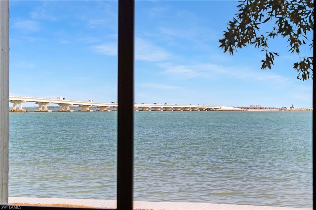 Views of the Bay all around!