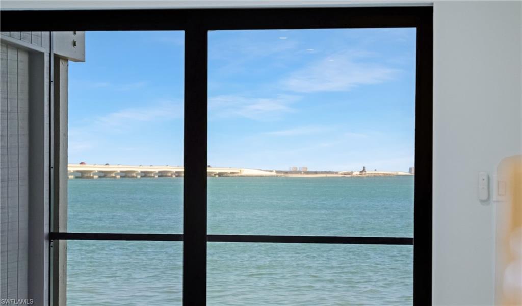 Views of the Bay all around!