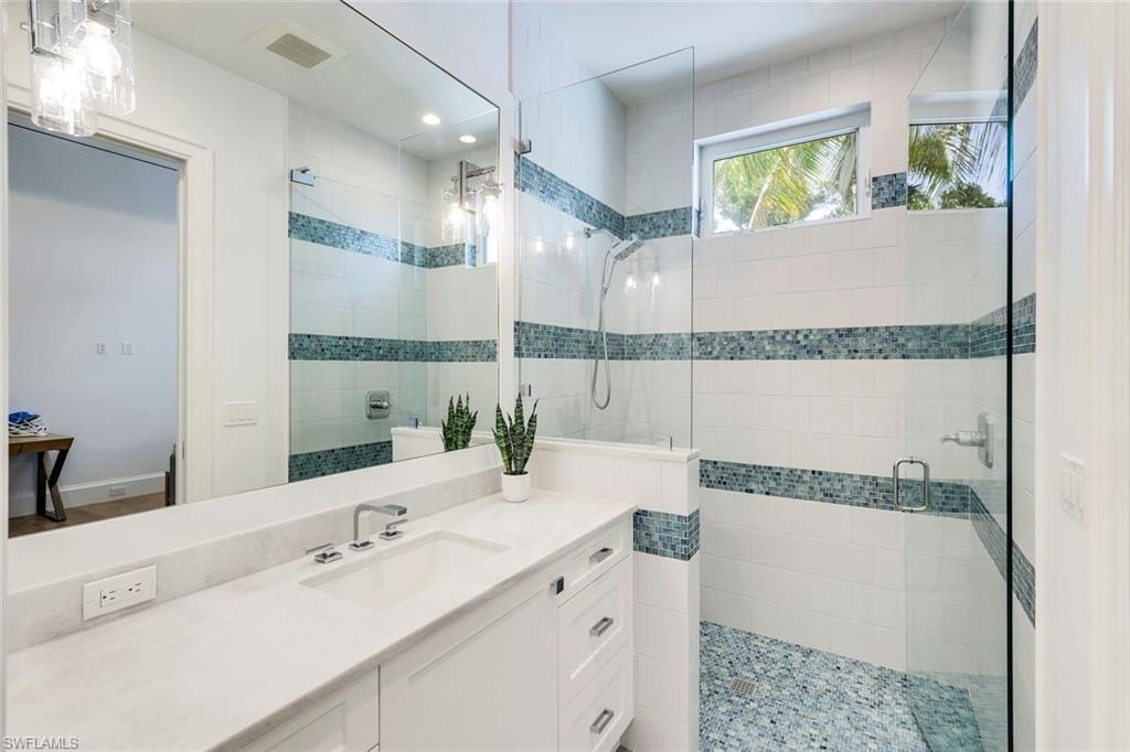 730 Harbour DR photo 31