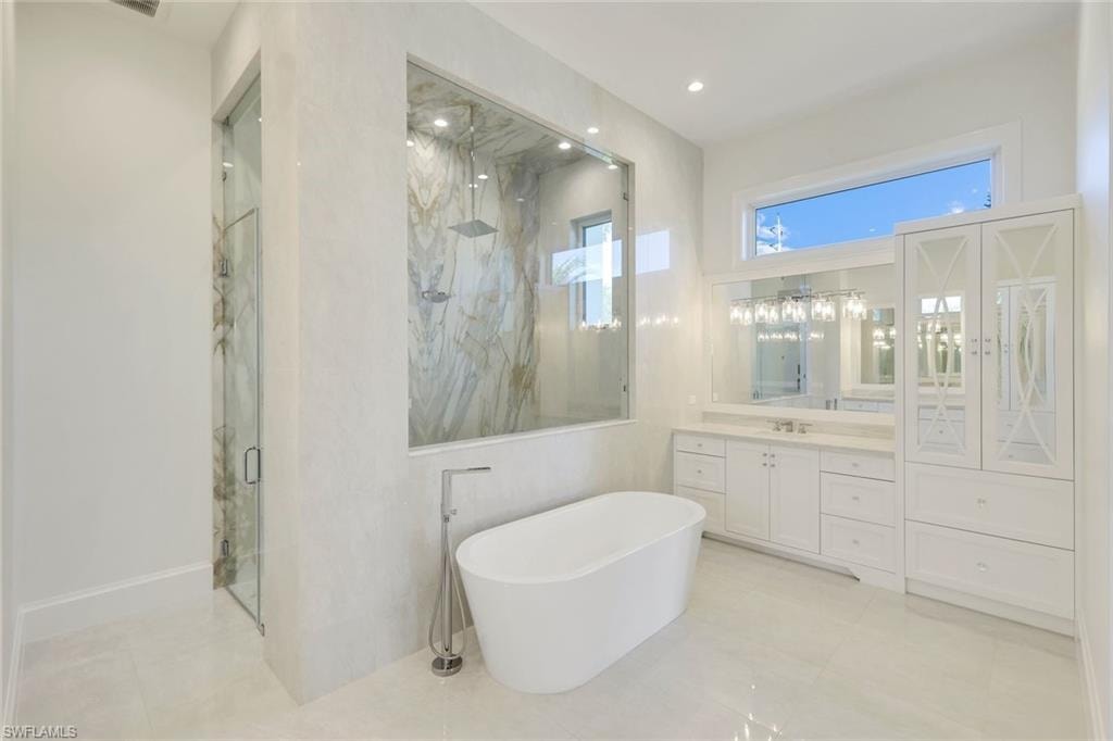 730 Harbour DR photo 25