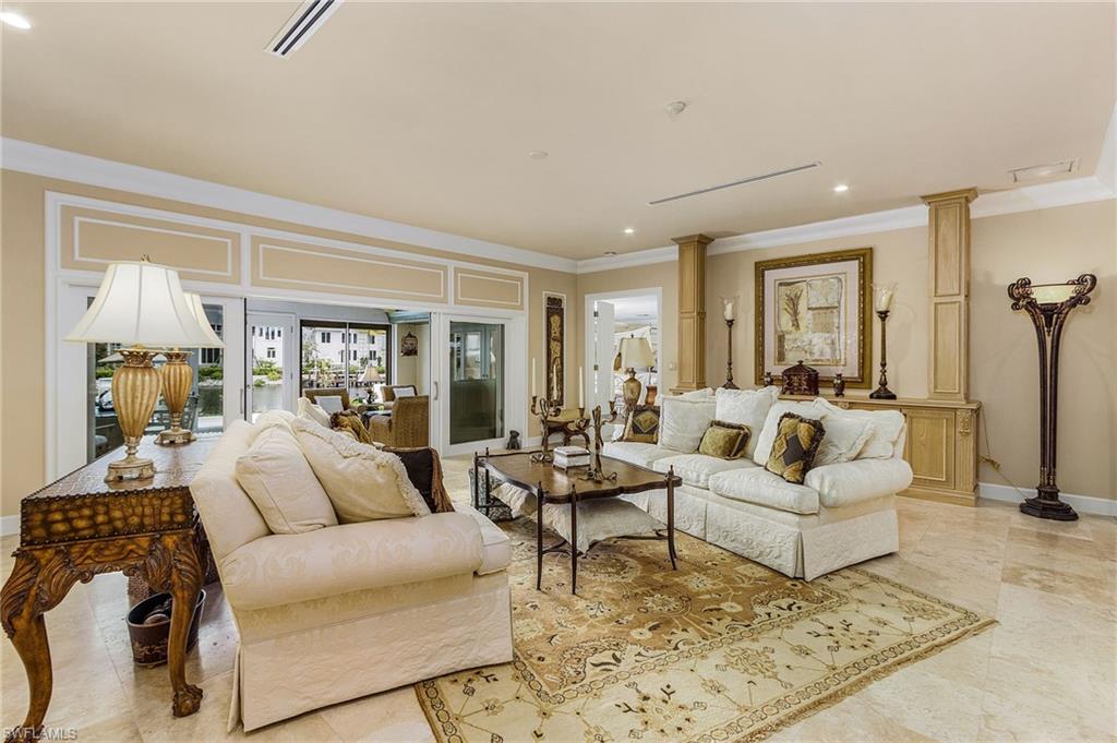 950 Galleon DR photo 10