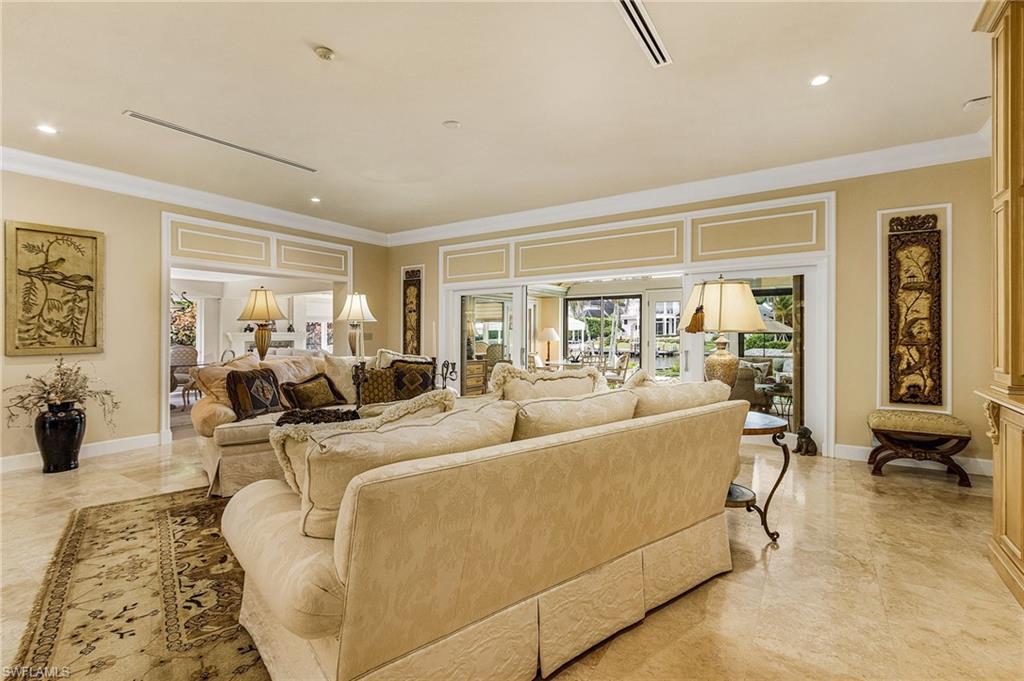 950 Galleon DR photo 11