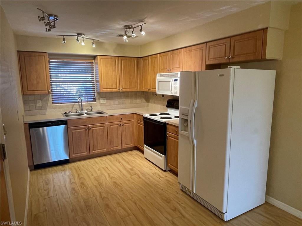 6777 Winkler RD 106