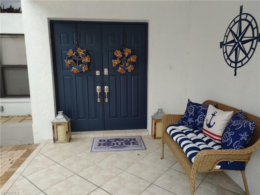 View of exterior entry with stucco siding
