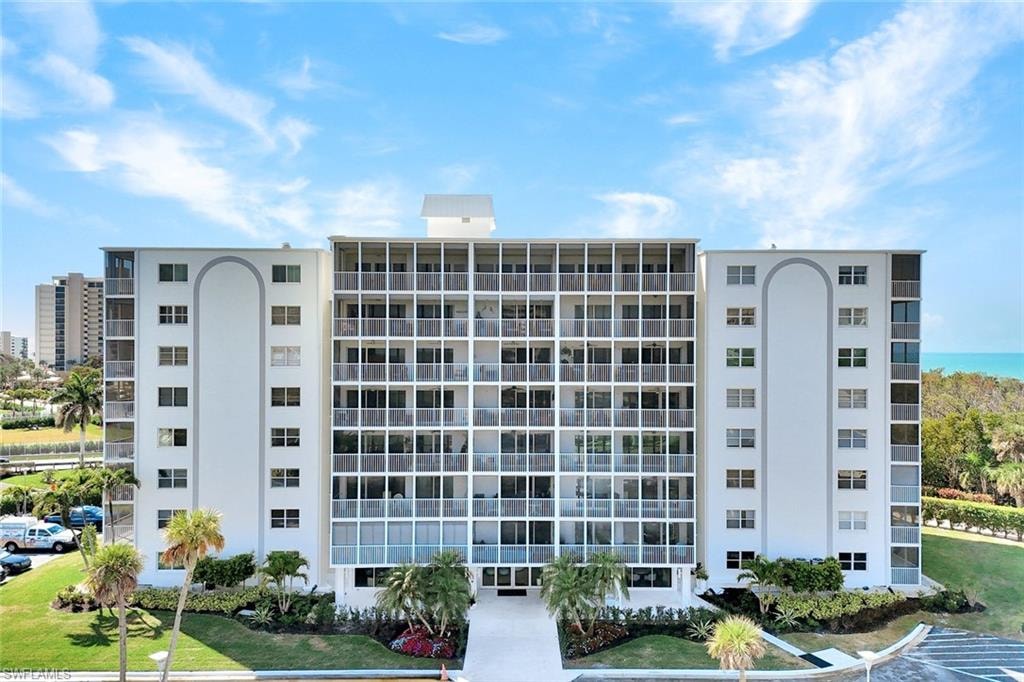 View of apartment building / complex