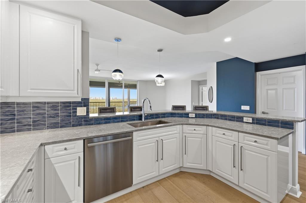425 Cove Tower Dr 703 photo 7