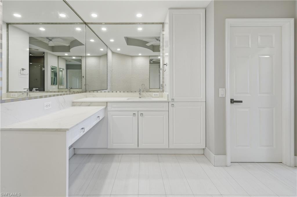 425 Cove Tower Dr 703 photo 20