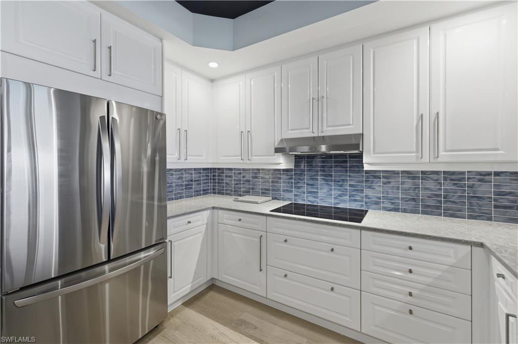 425 Cove Tower Dr 703 photo 8