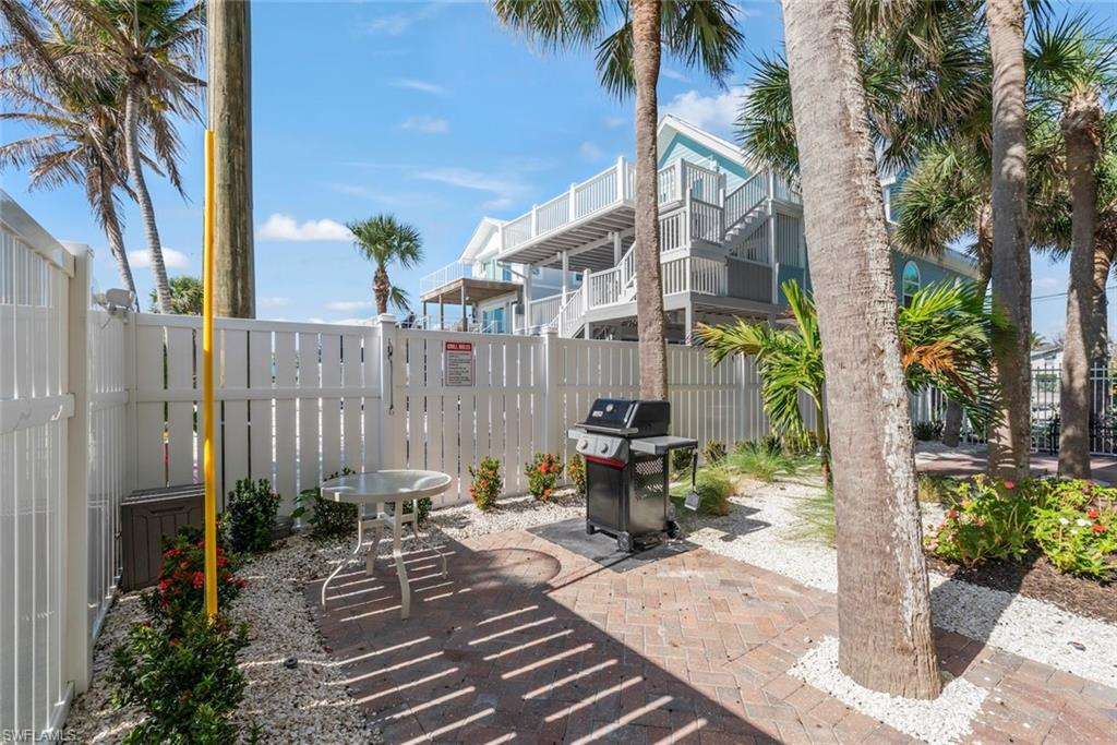 5480 Estero BLVD 103 photo 43