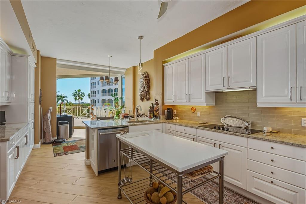 4000 Royal Marco WAY 324 photo 7
