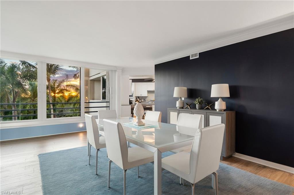 Excellent split bedroom floor plan with 2 bedrooms plus a den that could easily be converted into a 3rd bedroom (already offers en-suite access to a full bath!)