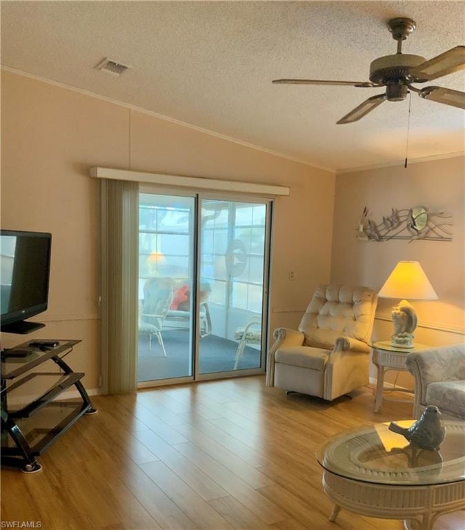 Living Room & Lg Screen TVi
