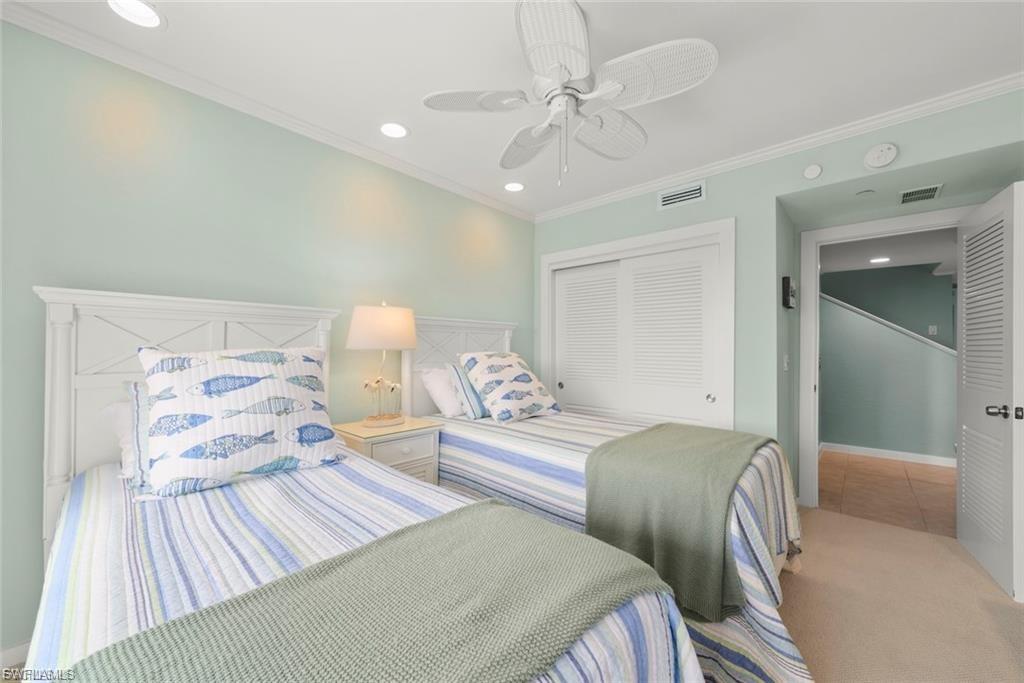 1602 Lands End Village photo 32