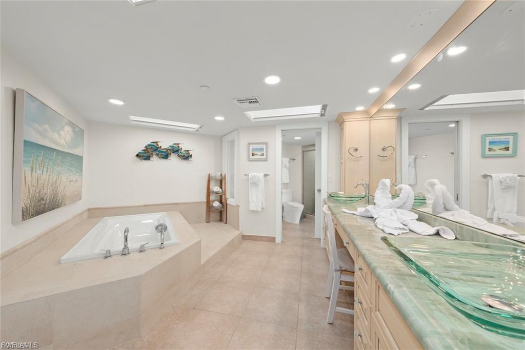 1602 Lands End Village photo 24