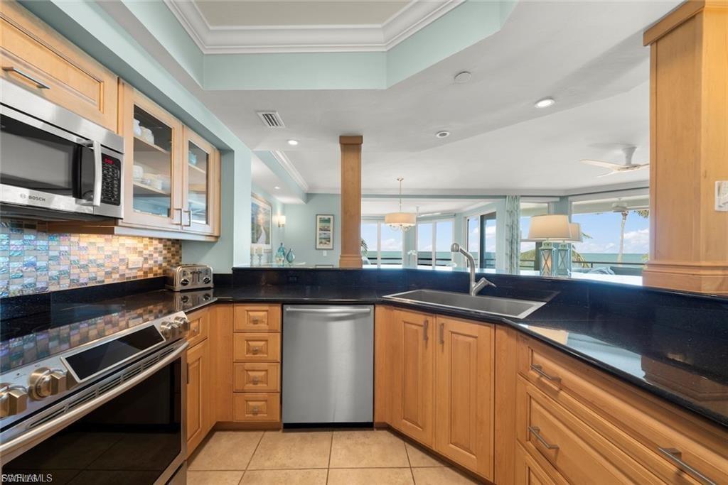 1602 Lands End Village photo 15