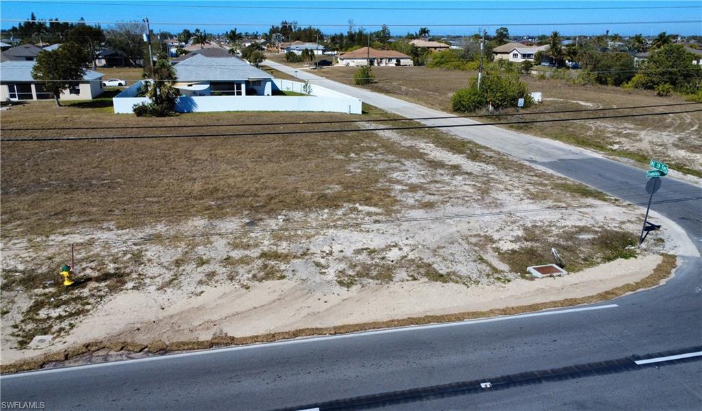View of yard with a residential view