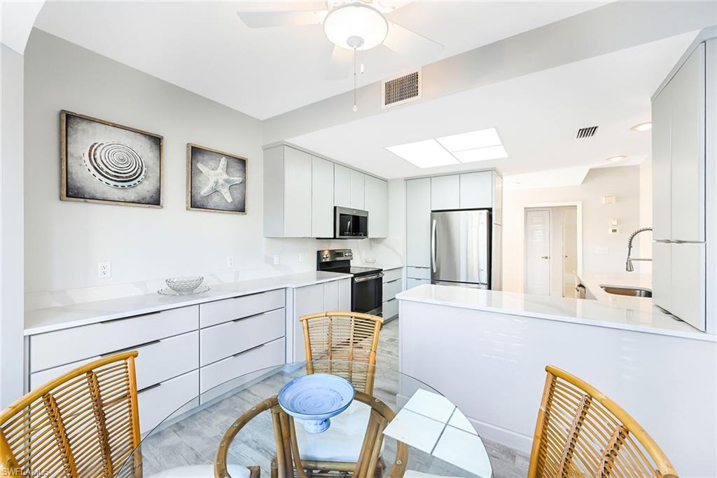 Breakfast Nook/ Work Space