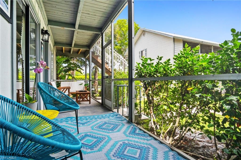 View of sunroom / solarium