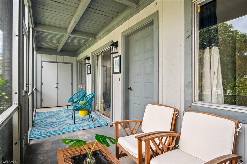 View of sunroom / solarium