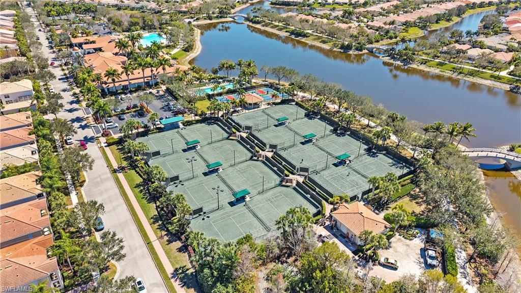 6 Tennis Courts