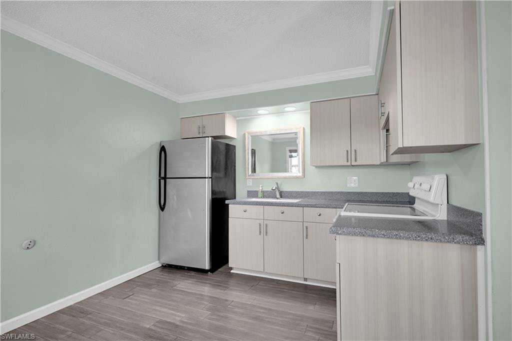 6777 Winkler RD 268 photo 8