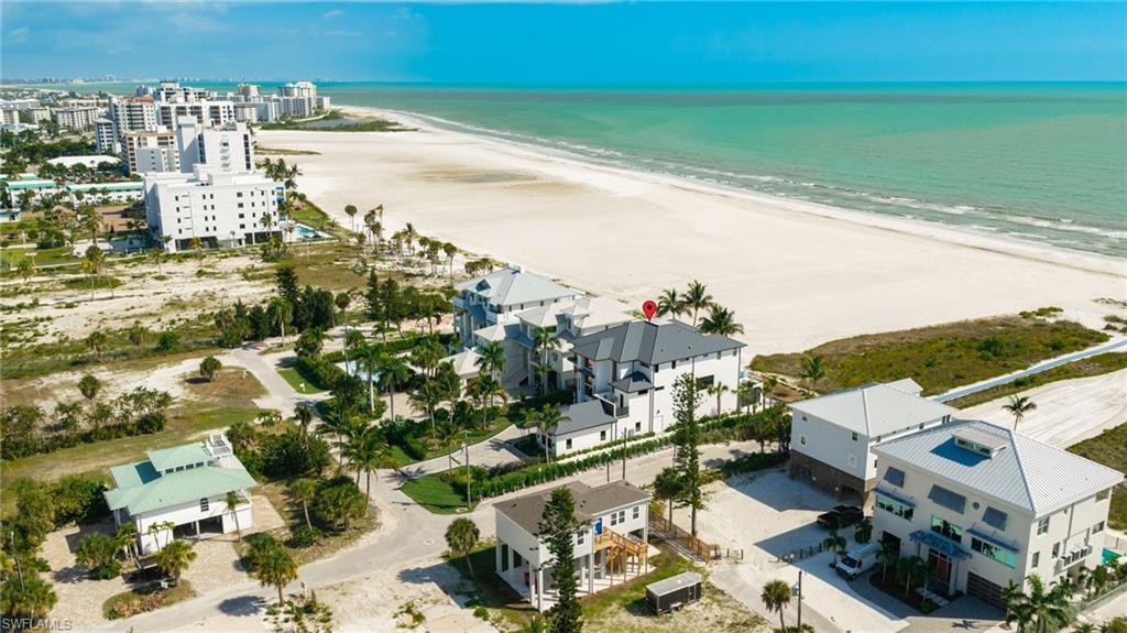 Coastal property with direct beach access